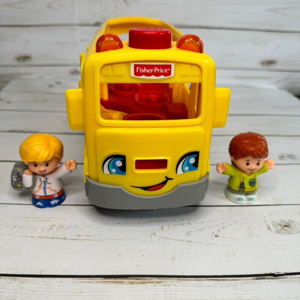 Fisher-Price Little People Yellow School Bus LIghts &‎ Sounds W/ 2 Figures Works